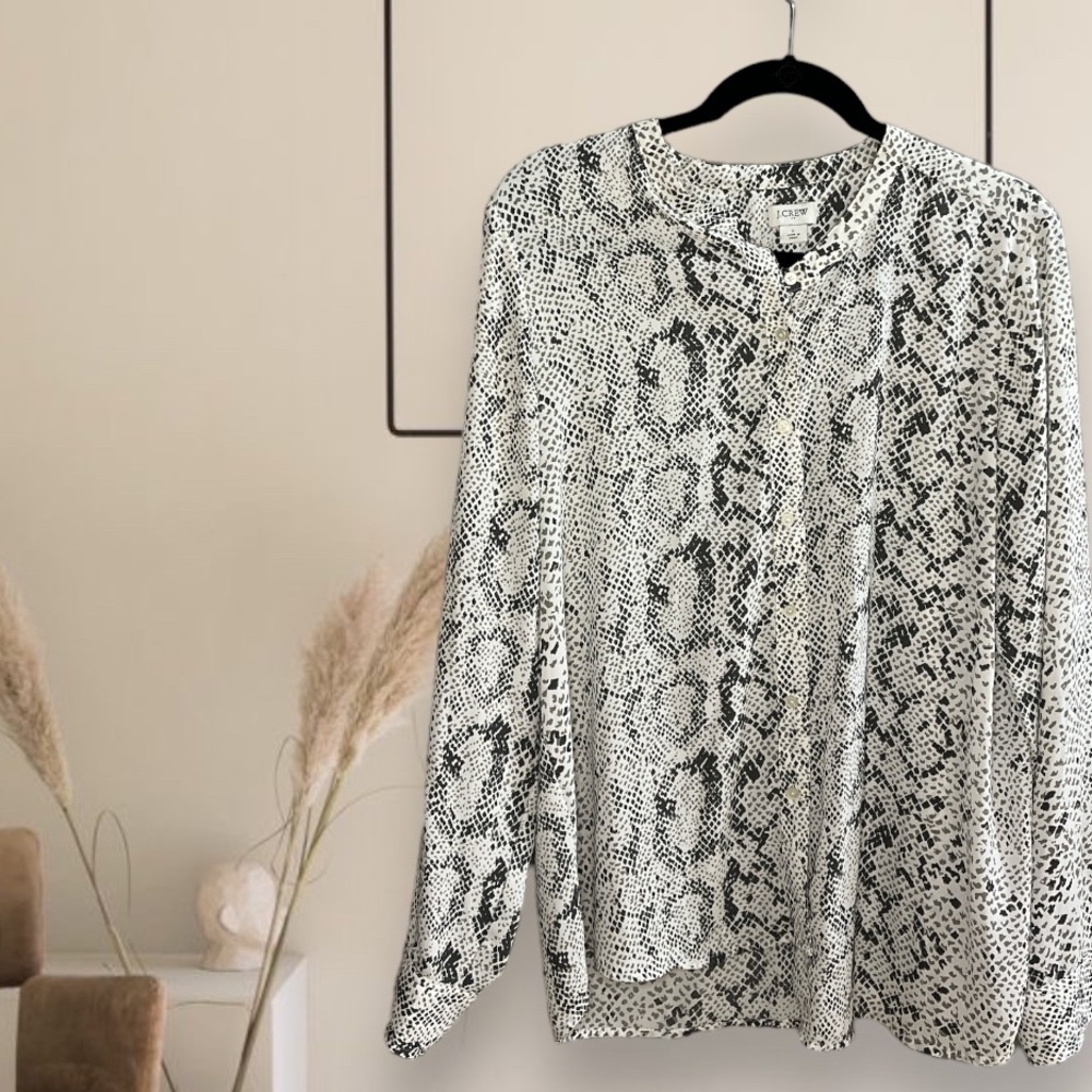 2 piece coordinated separates set- Animal print pant/top set